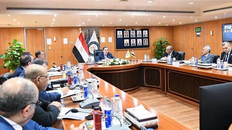 الملا: نتوسع فى الغاز الطبيعى بالصعيد لتحقيق مردود يلمسه المواطن