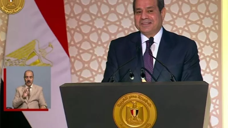 السيسي يشيد بكلمة شيخ الأزهر ويصفها بالشاملة والعميقة والطيبة