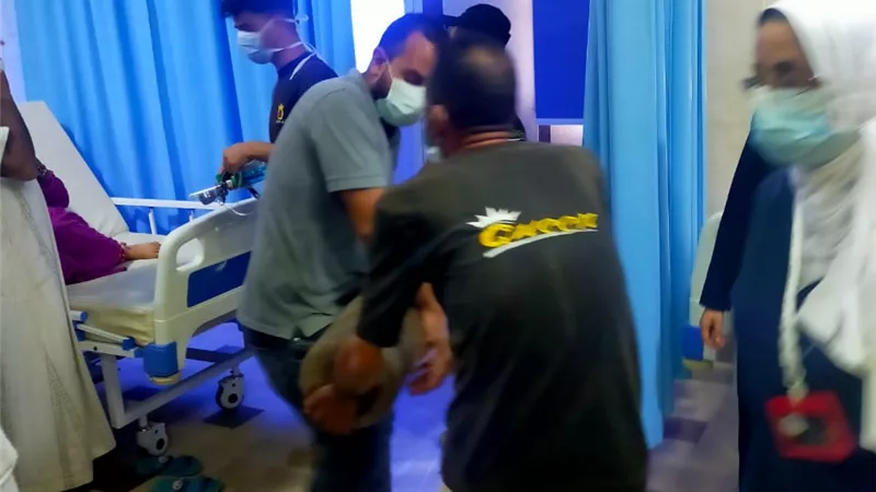 محافظ مطروح يطمئن على مصابى تسرب اسطوانة غاز بمحطة السيركو