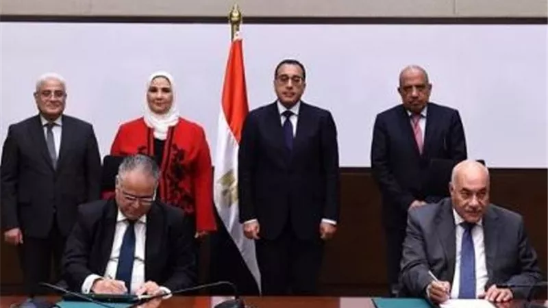 مدبولي يشهد بروتوكول تعاون بين التأمين الإجتماعي والقابضة للغزل
