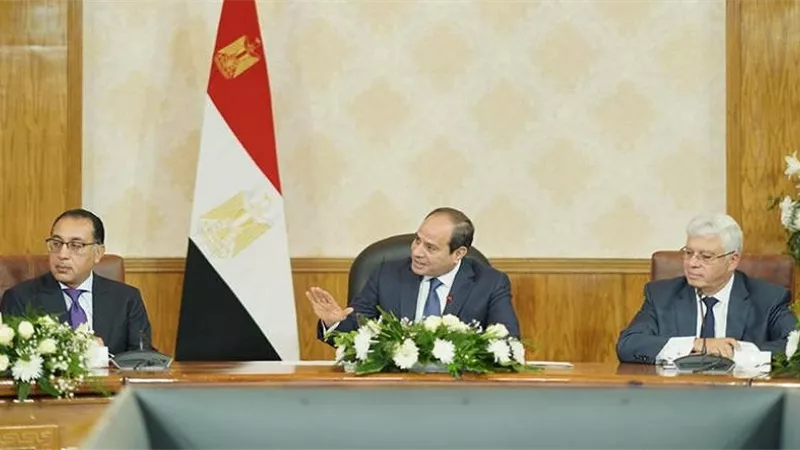 الرئيس السيسي يلتقي عددًا من رؤساء وممثلي اتحادات طلاب شباب الجامعات على هامش زيارته لجامعة قناة السويس
