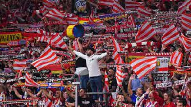 رابطة الدوري الإسباني تدين جماهير أتليتكو مدريد بإهانة الملكي