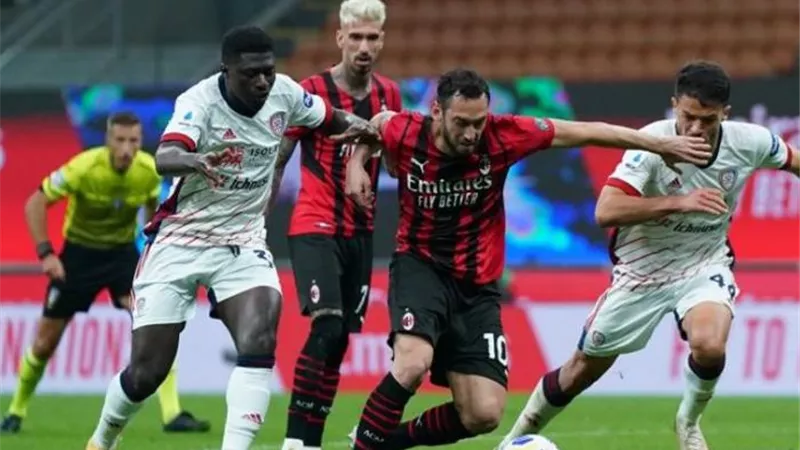 الدوري الإيطالي: ميلان ينهي الشوط الأول بثنائية فى مرمي كالياري