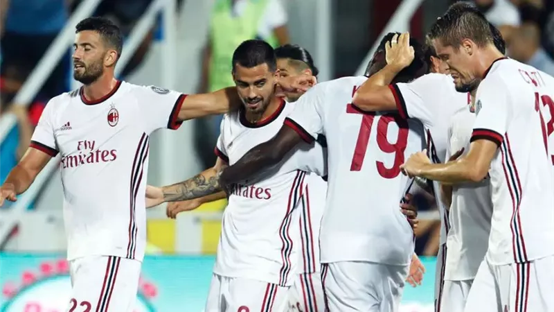ميلان يُهدد صدارة الإنتر بعد الفوز على كالياري فى الكاليتشو- شاهد