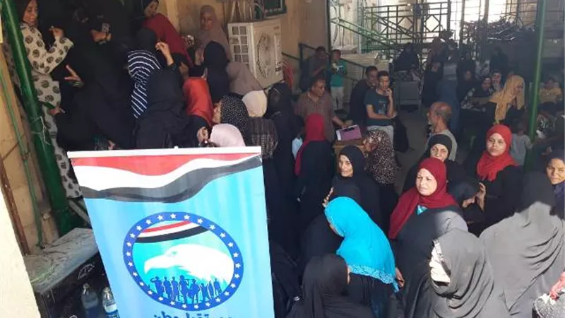 أعضاء مستقبل وطن بالأقصر يتوافدون لتحرير توكيلات تأييد للسيسى