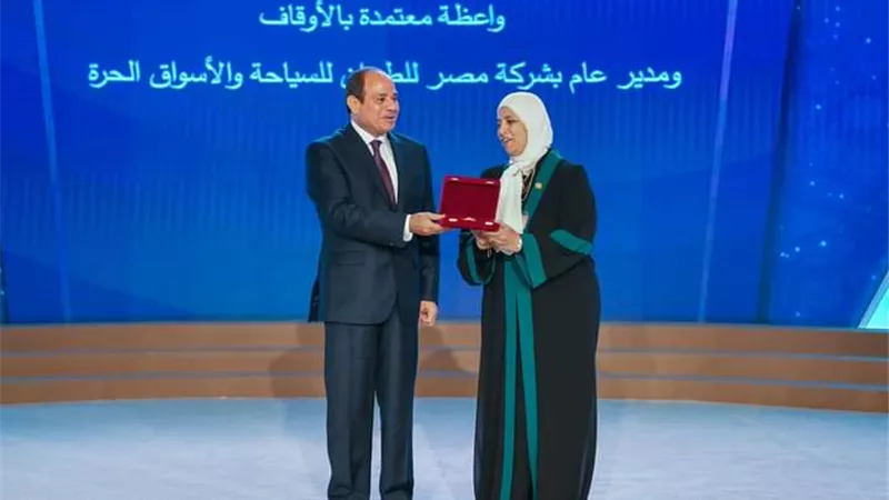قومى المرأة يهنئ الواعظة وفاء عبد السلام لتكريمها من رئيس الجمهورية
