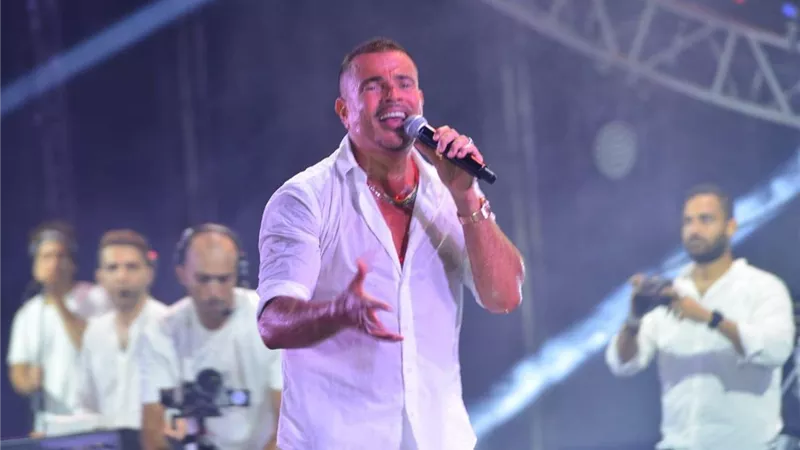 عمرو دياب يستعد لإحياء حفلًا غنائيًا فى الأردن