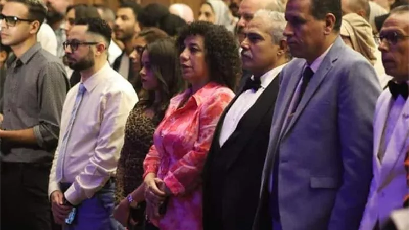 تكريم الفنانين فى ختام مهرجان الاسكندرية المسرحى الدولى