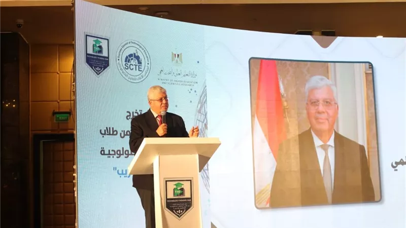 وزيرا التعليم العالي والعمل يشهدان حفل تخرج الجامعات التكنولوجية