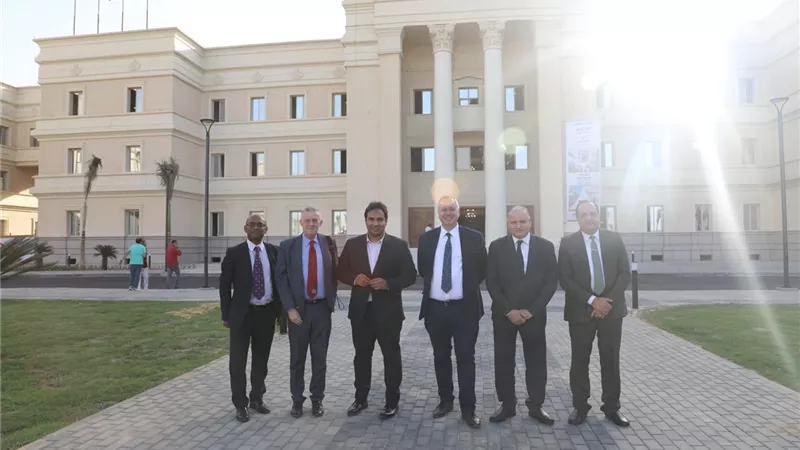 وفد من الجامعات البريطانية يزور جامعة القاهرة الدولية