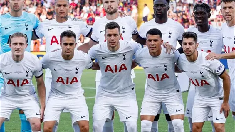 ليفربول أمام توتنهام في قمة قوية بالدوري الإنجليزي