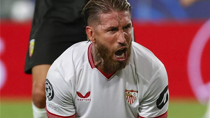 أول تعليق من راموس قبل مواجهة برشلونة بقميص إشبيلية