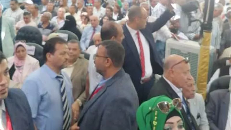 آلاف المعلمين يطالبون الرئيس السيسى بالترشح فى الانتخابات المقبلة لاستكمال مسيرة البناء والتنمية