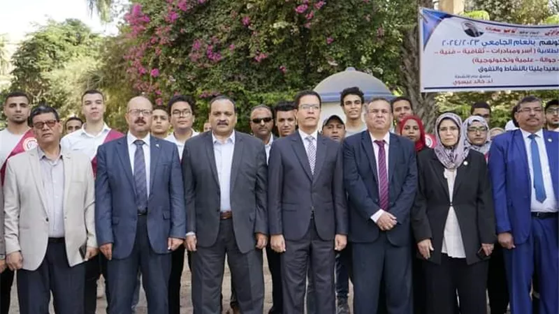 رئيس جامعة بنها: حريصون على توفير جميع سبل الدعم والرعاية للطلاب