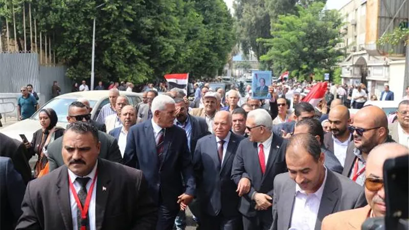 انطلاق مسيرة حاشدة تضم آلاف المعلمين لتأييد الرئيس السيسي