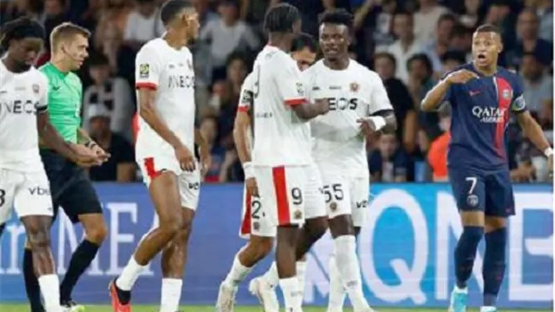 لاعب نيس الفرنسي يهدد بالانتحار