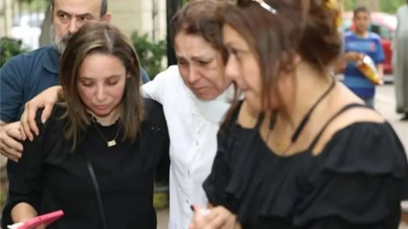 انهيار أرملة سامى العدل فى جنازة نجلها
