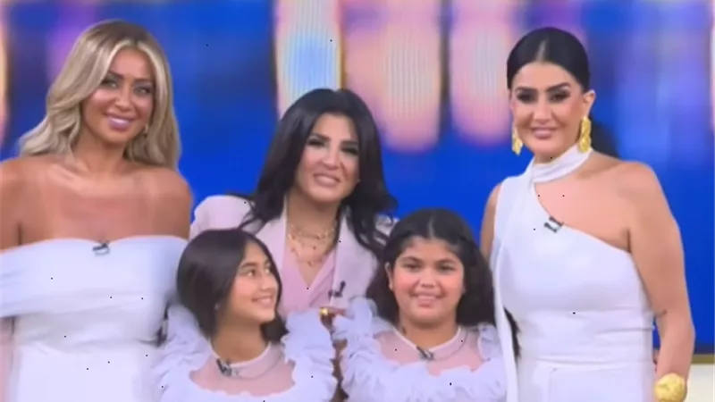 غادة عبد الرازق وابنتها روتانا وحفيدتها فى معاكم .. الخميس
