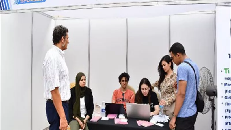 العمل تُشارك في افتتاح ملتقى توظيف للشباب يوفر فرص عمل بـ17شركة
