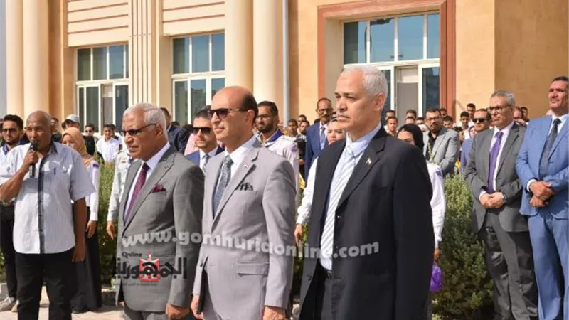 المنشاوي يشهد تحية العلم في أول يوم دراسة بجامعة أسيوط الأهلية