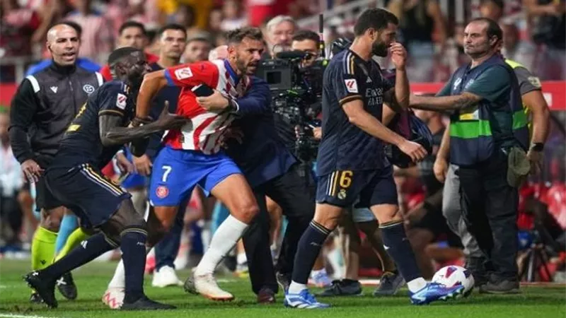 ريال مدريد مهدد بفقدان نجم الفريق لمدة 4 مباريات