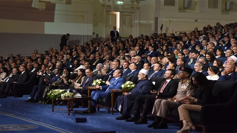 السيسي ميناء الاسكندرية اصبح الاكثر كفاءة في المنطقة عقب افتتاح محطة تحيا مصر