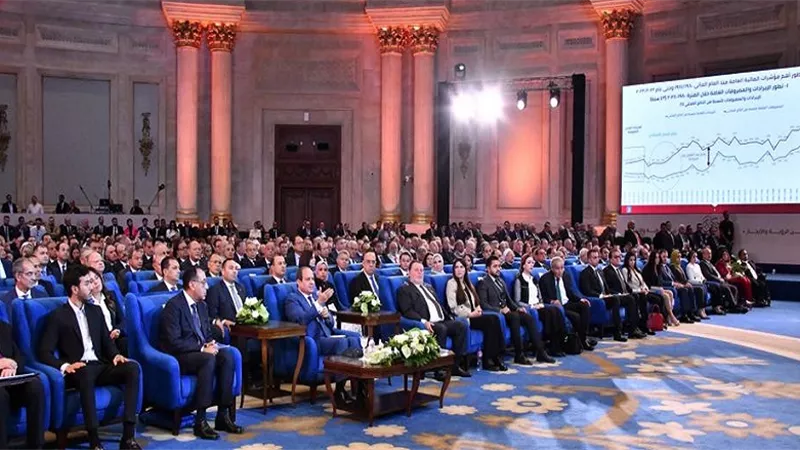 السيسي : ما نفذه وزير الإسكان حاليا بدأه رئيس الوزراء حينما كان وزيرا للإسكان