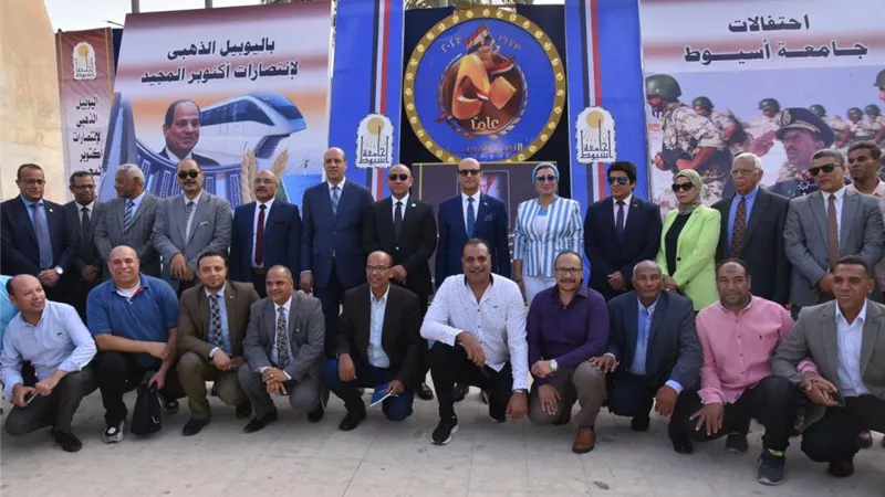رئيس جامعة أسيوط يتفقد الكليات ويوجه رسالة للطلاب بأول يوم دراسي
