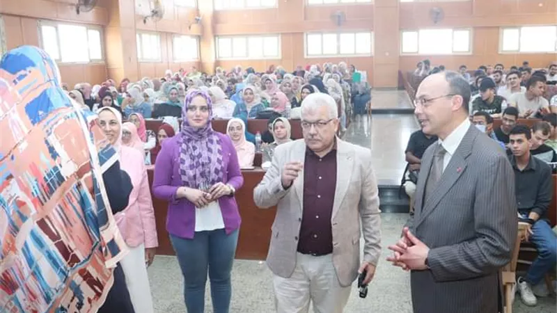 عميد طب المنوفية يتفقد إنتظام الدراسة فـي أولي أيام العام الجامعي