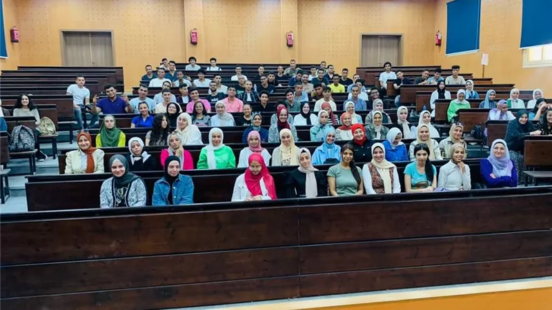 انتظام الدراسة في اليوم الأول بكلية الألسن جامعة جنوب الوادى