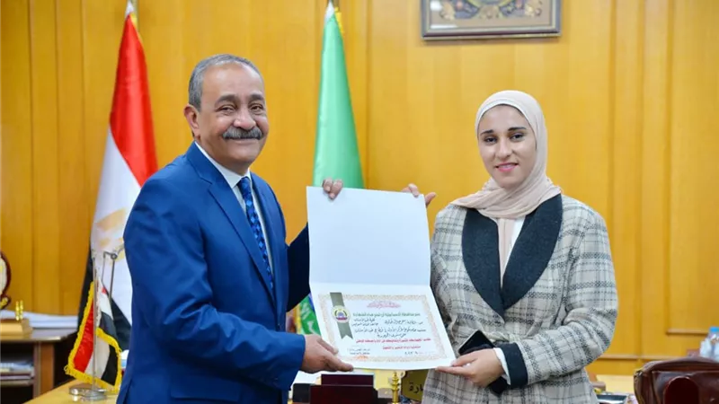 كرمها الرئيس السيسي .بنت الإسماعيلية الأولى على كليات طب الأسنان