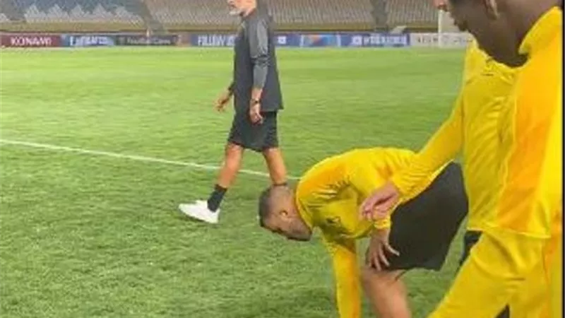 غضب فى اتحاد جدة من أرضية ملعب مباراة سباهان الإيرانى.. فيديو