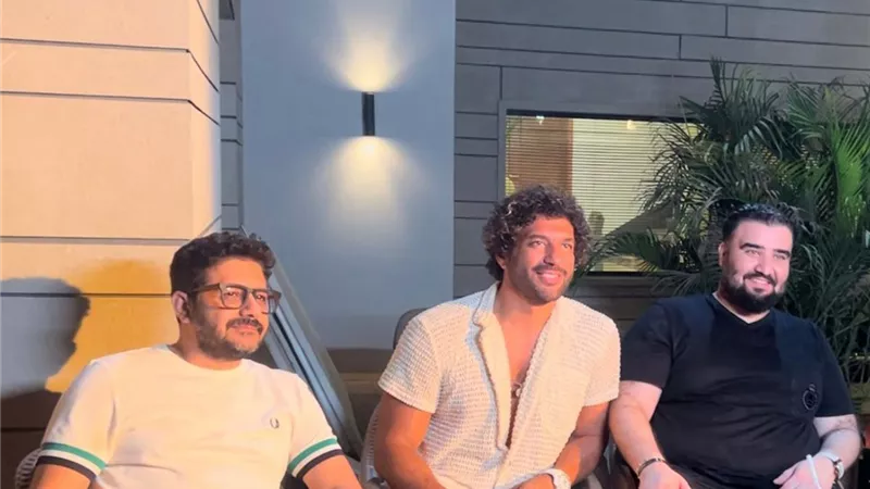 الجمهور يشارك في بث مباشر من داخل تصوير فيلم 
