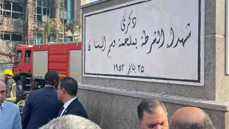 وزير الداخلية يصل موقع حريق مديرية أمن الإسماعيلية ويوجه بتقديم كافة أوجه الرعاية للمصابين