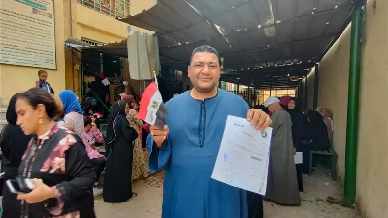 إقبال كبير من أهالى الأقصر لتحرير توكيلات تأييد للرئيس السيسى