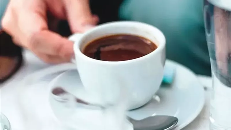 هل هناك علاقة شرب القهوة واختلال كهرباء القلب؟ جمال شعبان يجيب