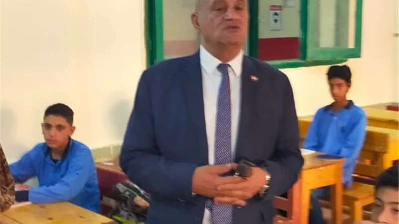 وكيل التعليم بالدقهلية يشهد طابور الصباح ويتابع العملية التعليمية