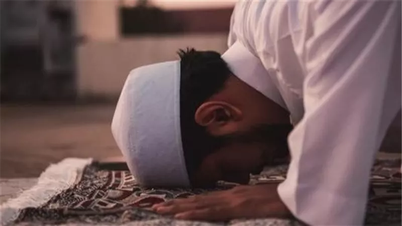 تأخير صلاة الوتر لآخر الليل وأداؤها في البيت