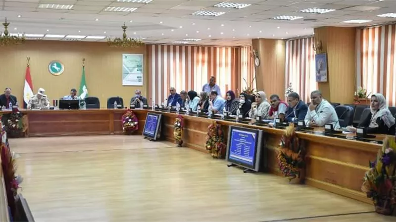 توفير أدوات مدرسية ومساعدات شهرية للأسر الأولى بالرعاية بالشرقية