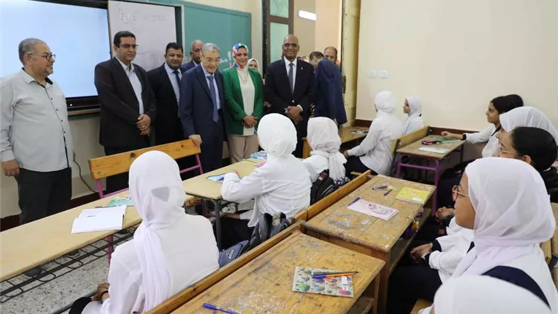 محافظ المنيا يشدد على الالتزام بالإجراءات الوقائية والاحترازية