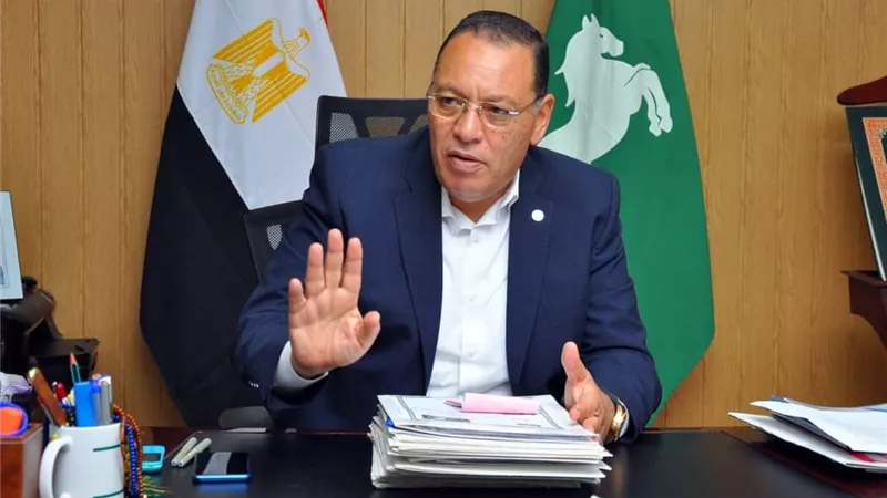 محافظ الشرقية يتابع أعمال تطعيم طلبة المدارس