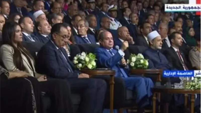 السيسي: مشكلة الوقود استمرت حتى ٢٠١٤ بسبب توقف محطات الإسالة