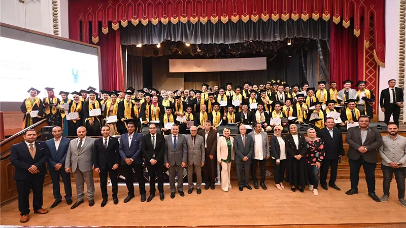 الاحتفال بتخريج الدفعة الأولي من طلاب كلية تكنولوجيا الفضاء