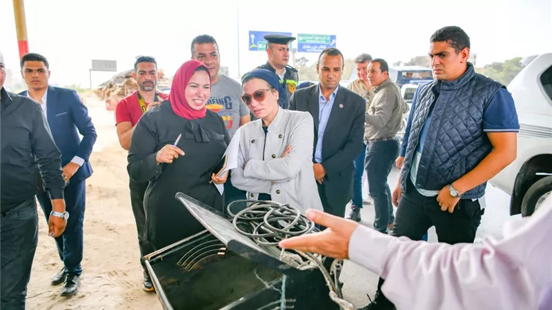 وزيرة البيئة تتفقد أحد مكامير الفحم المطورة بمنيا القمح