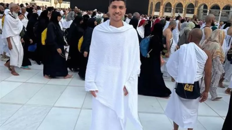 شاهد.. ماذا قال محمد شريف لمتابعيه بعد أدائه مناسك العمرة ؟