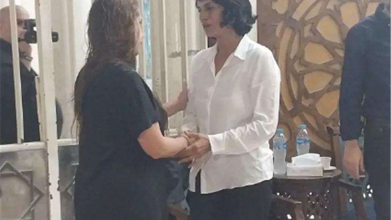 دنيا عبد العزيز فى عزاء محمد فريد.. صور