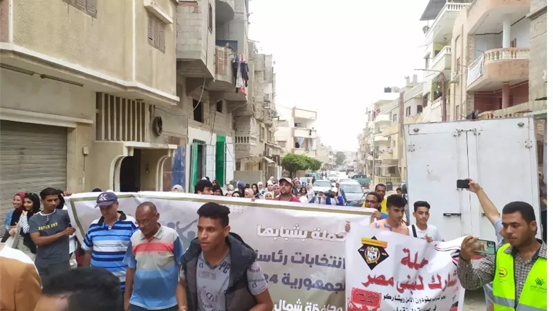 المئات بالعريش يحتفلون بذكرى نصر أكتوبر ودعم الرئيس السيسى