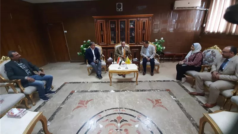 محافظ شمال سيناء يستقبل وفد من وزارة الصحة