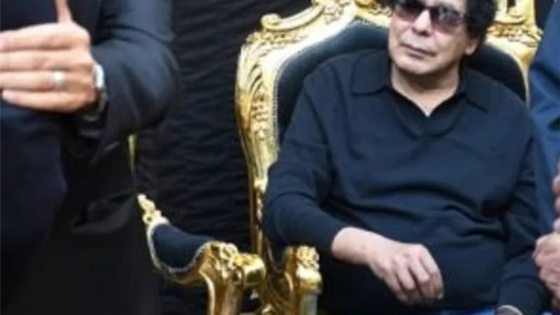 محمد منير يقدم واجب العزاء لاسرة العدل فى رحيل احمد سامى