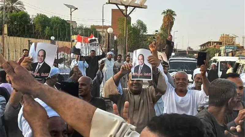 تحيا مصر وبنحبك يا سيسي هتافات أهالى أسوان لتأييد الرئيس